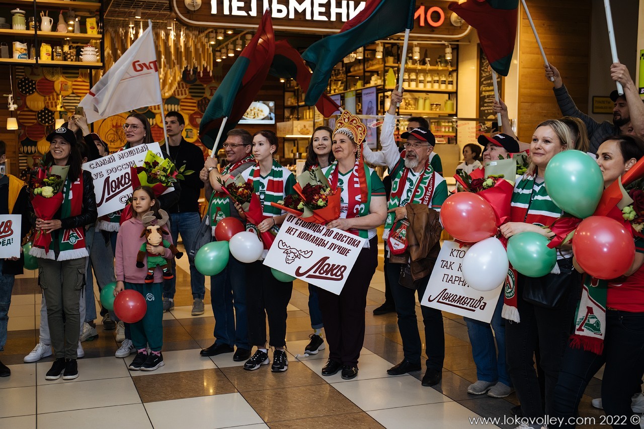 Железнодорожников встретили дома родные болельщики